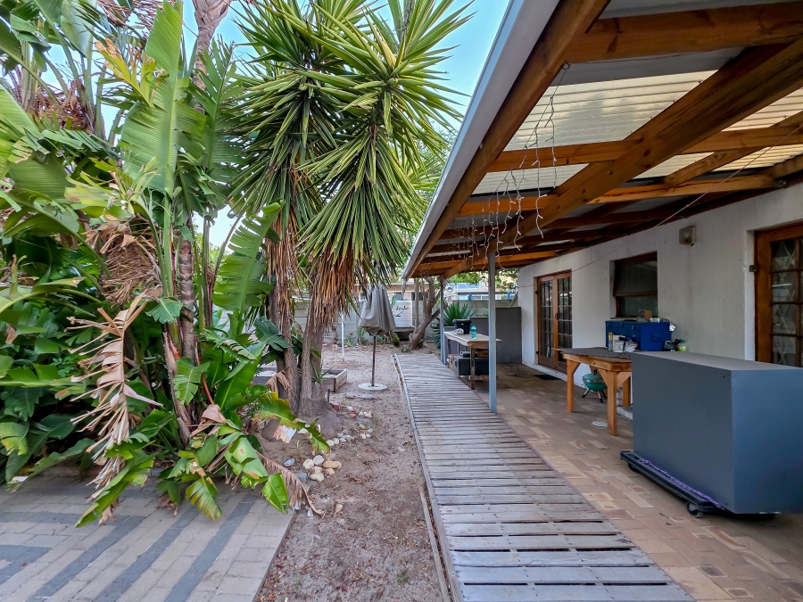 4 Bedroom Property for Sale in Sunridge Western Cape